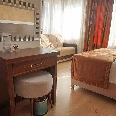 River Hotel 3*