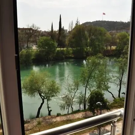 River Hotel 3*