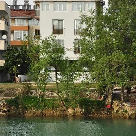 ホテル River