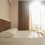 River Hotel