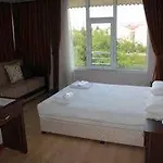 Hotel River 3*