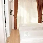 River Hotel