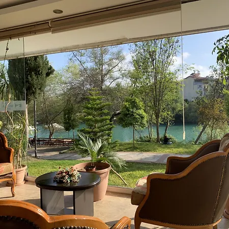 River Hotel