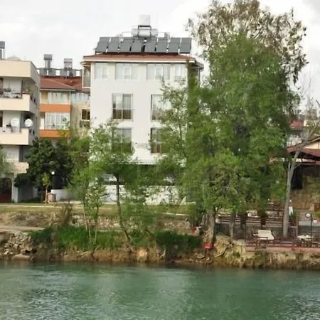River Hotel 3*