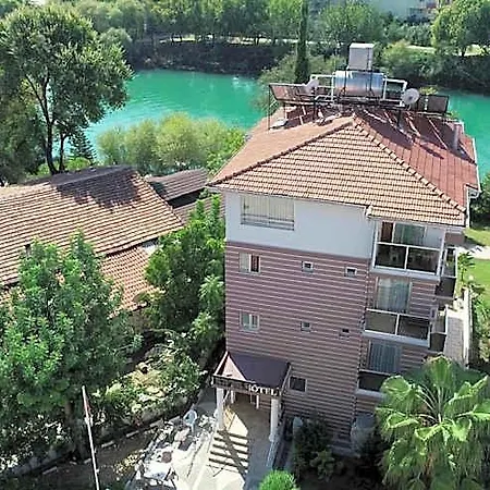 Hotel River