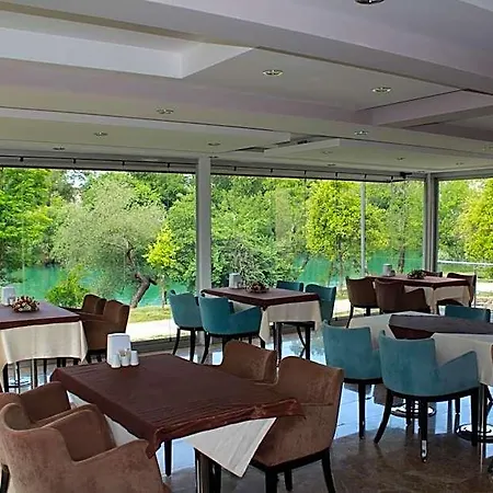 Hotel River 3*