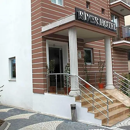 Hotel River 3*