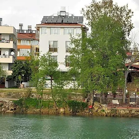 Hotel River