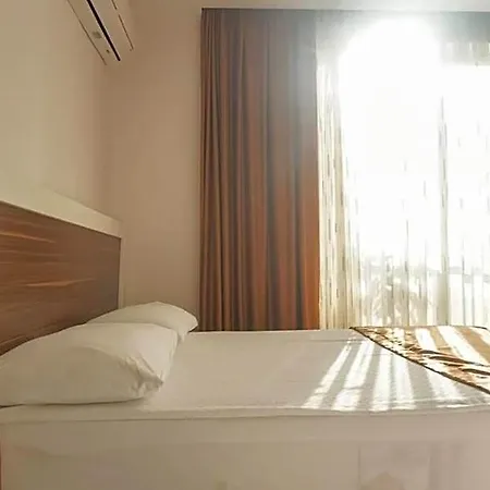 Hotel River 3*