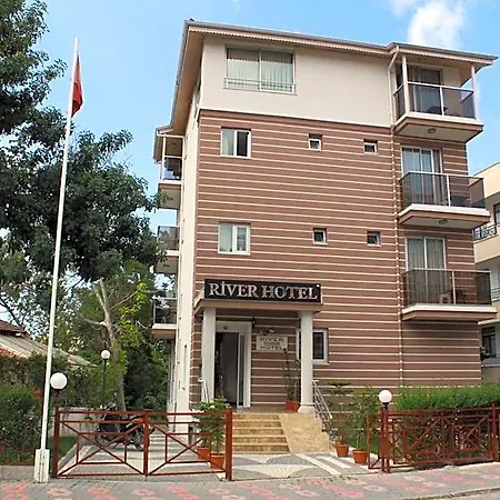 Hotel River 3*