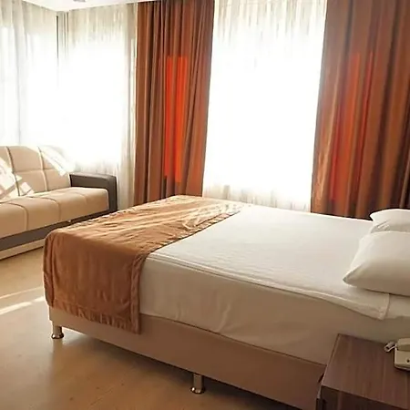 Hotel River 3*