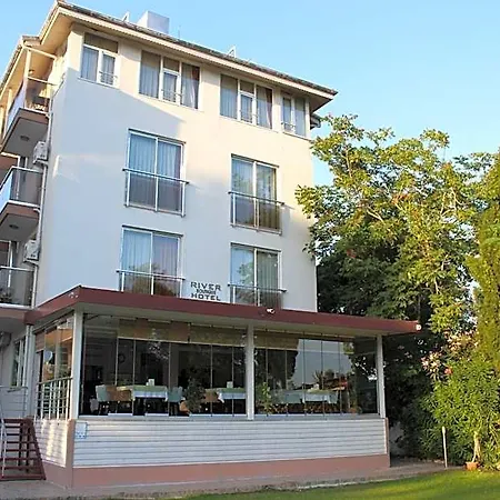 Hotel River
