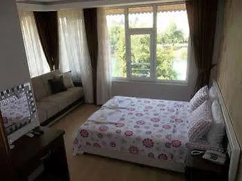 Hotel River