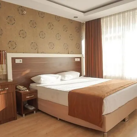 Hotel River 3*