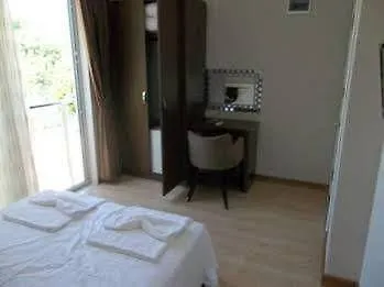 River Hotel
