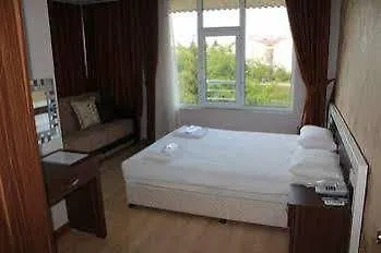 Hotel River 3*
