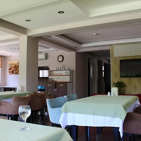 Hotel River 3*